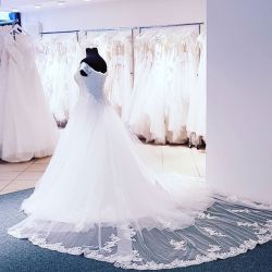 50 % Rabatt auf Brautkleider
