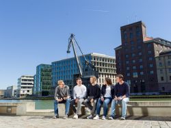 Nette Menschen an Münsters Hafen.