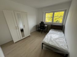 12qm Zimmer mit Möbeln 